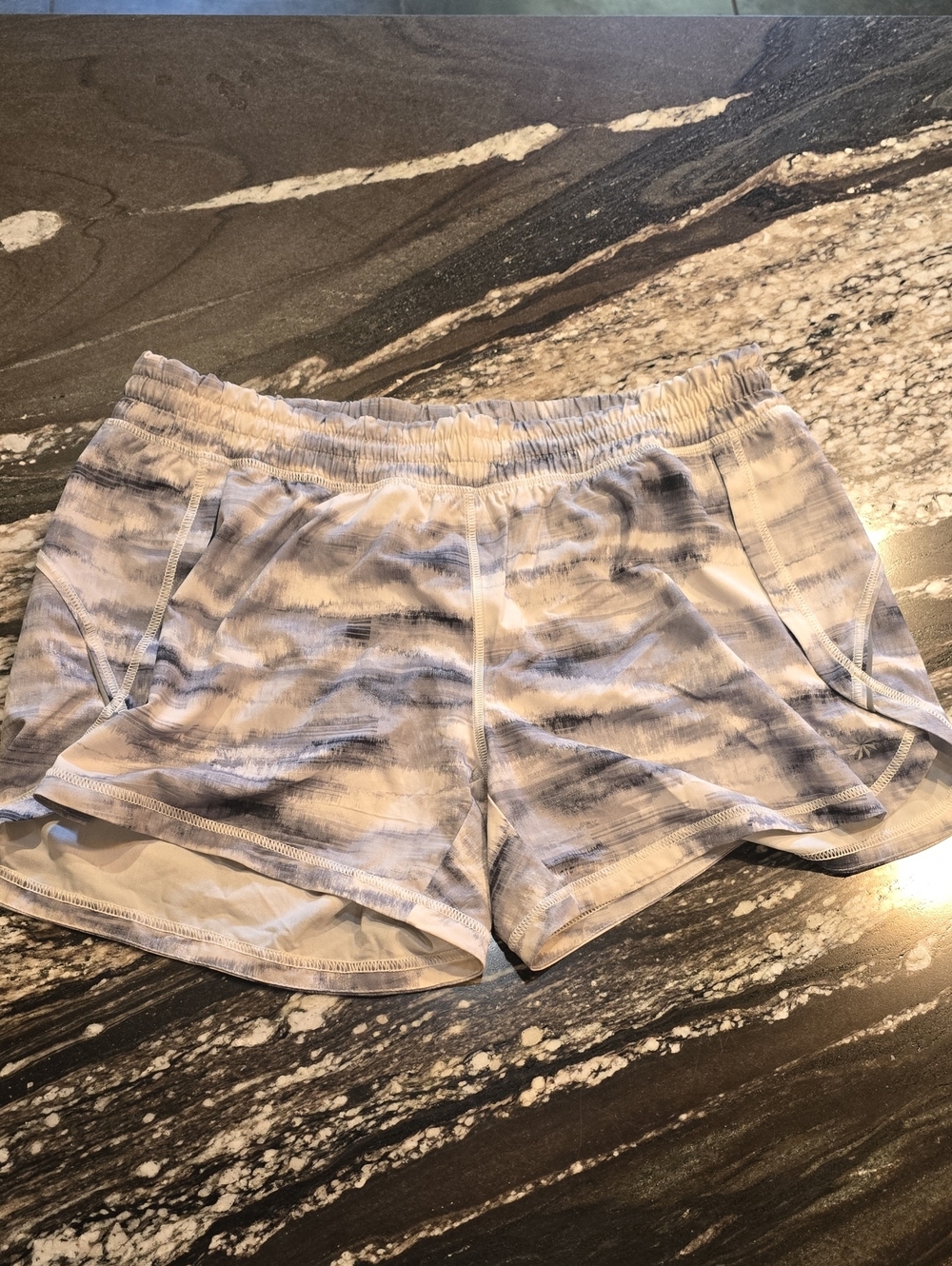 Athleta Women’s Lightweight Athletic Shorts in Light Gray Wash-Large